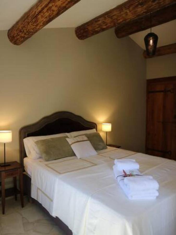 Mas Du Rollier Chambres D'Hotes Eygalieres  Exterior photo
