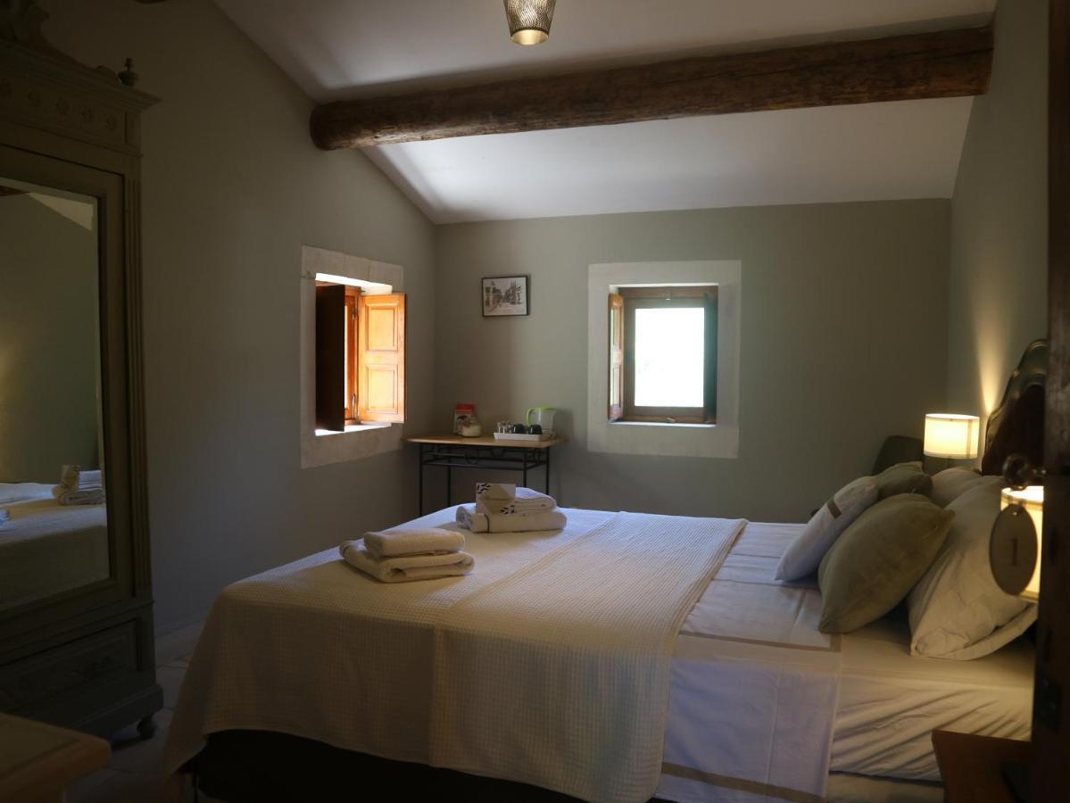 Mas Du Rollier Chambres D'Hotes Eygalieres  Exterior photo