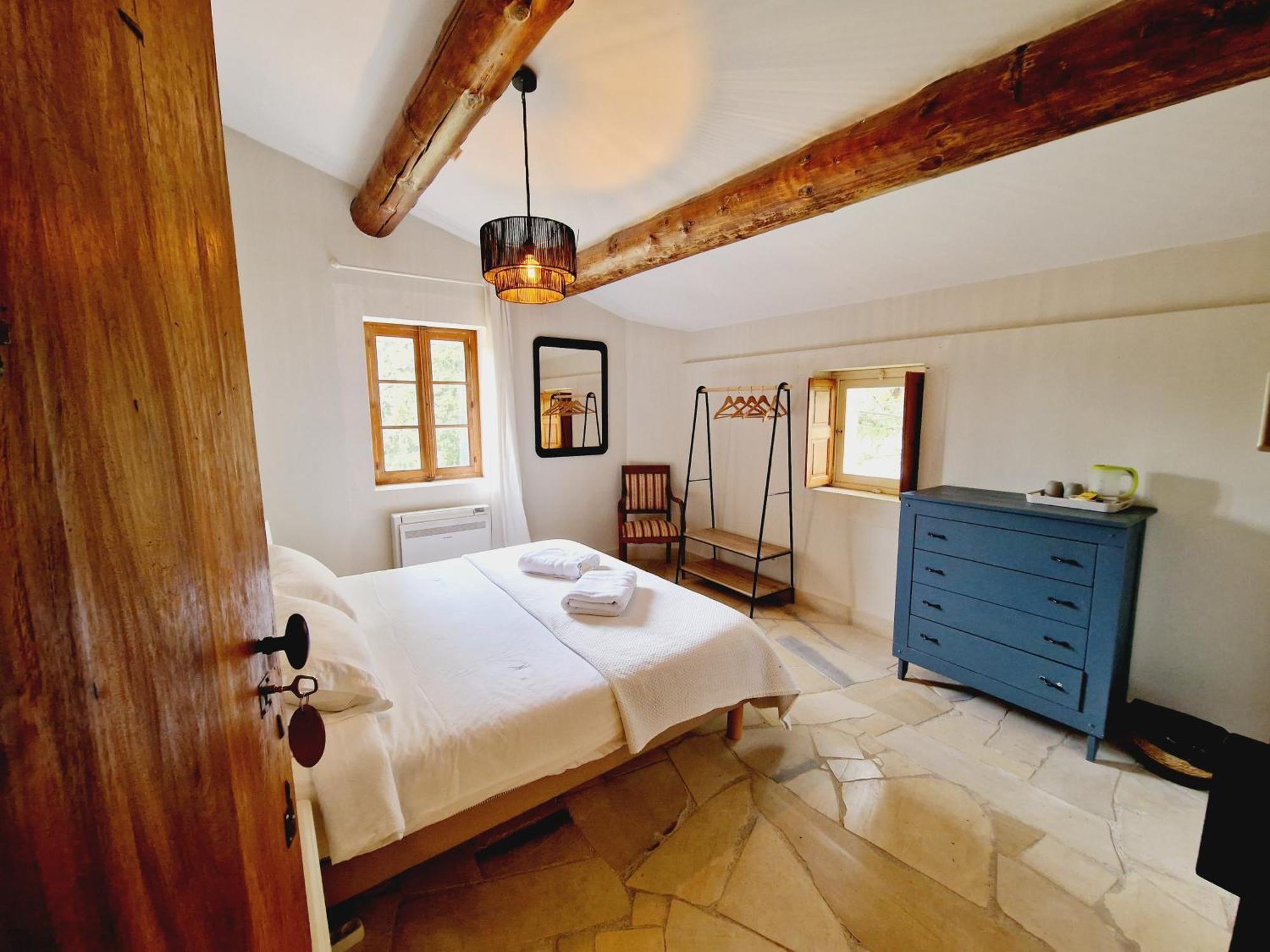 Mas Du Rollier Chambres D'Hotes Eygalieres  Exterior photo